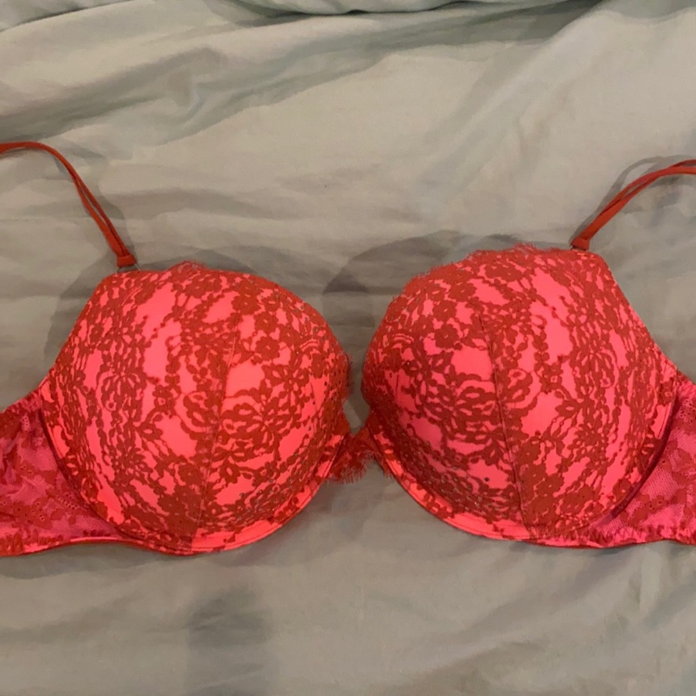Victoria’s Secret NWOT Very Sexy bra. 40D.